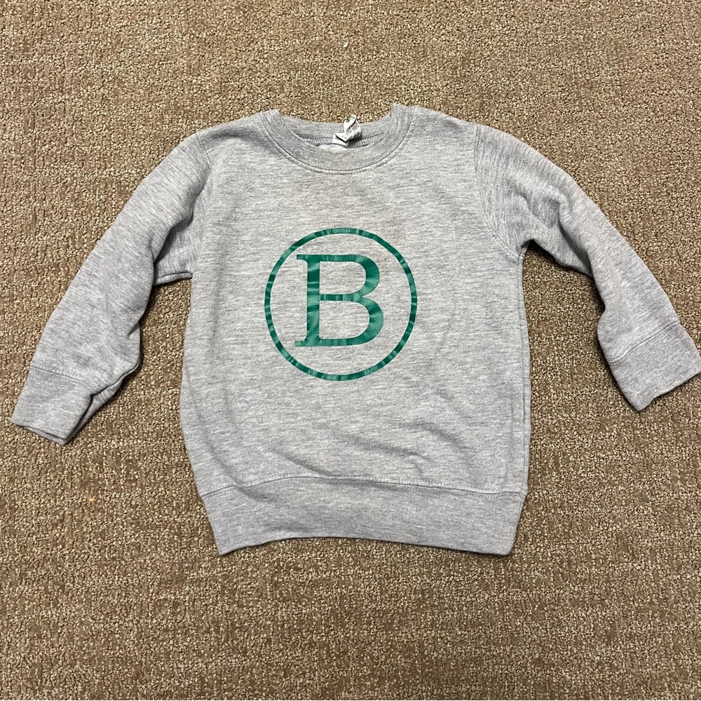 ‘B’ Monogram Initial Vinyl Letter Toddler Sweatshirt Gray with Green B